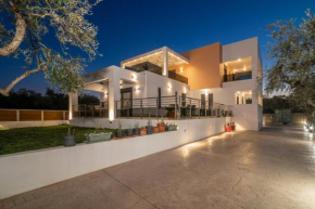 Villa Jolla-Private Pool-Ideal for big groups By Villa mana gers